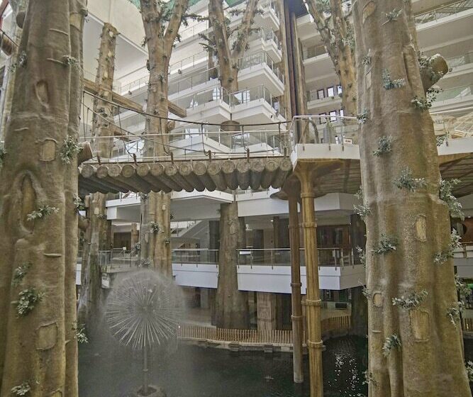 هتل Holiday World Polynesia