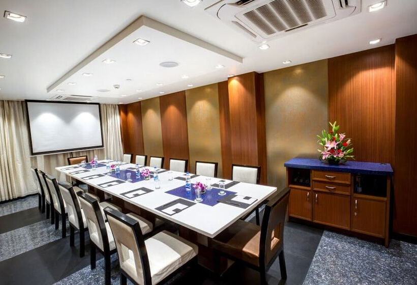 בית מלון כפרי Radha Regent, Chennai