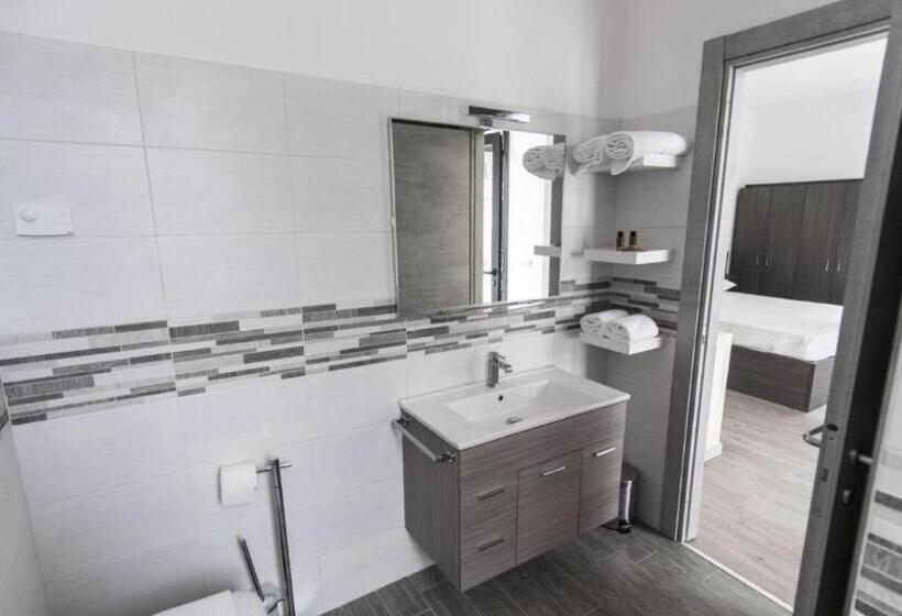 فندق Antica Campione Rooms & Hostel