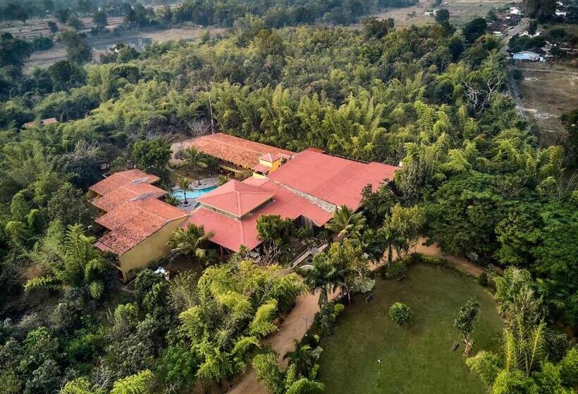 Отель Welcomheritage Jungle Home Pench