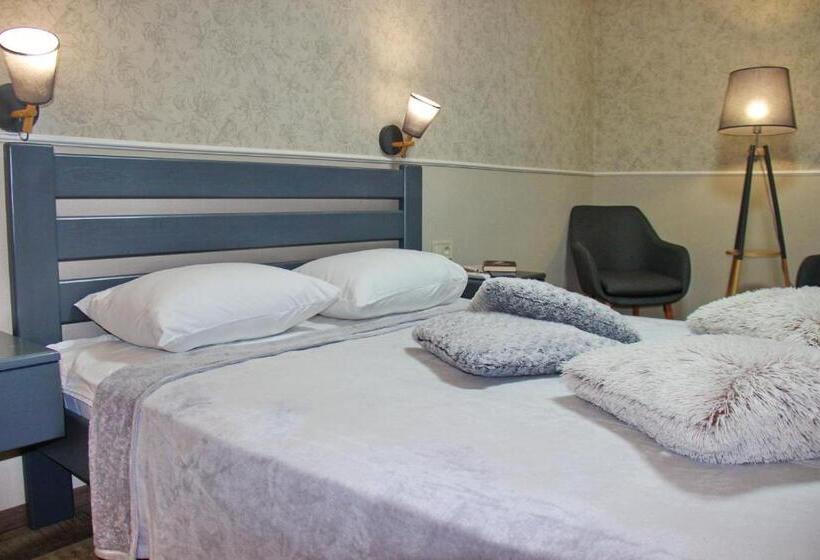 Molex Apartments 3