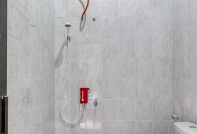 هتل Reddoorz Near Babarsari 2