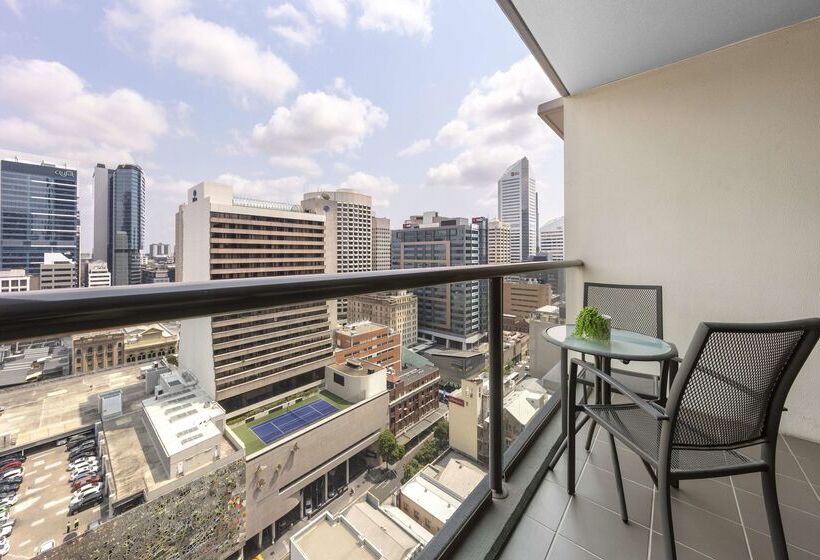 هتل Oaks Brisbane On Charlotte Suites