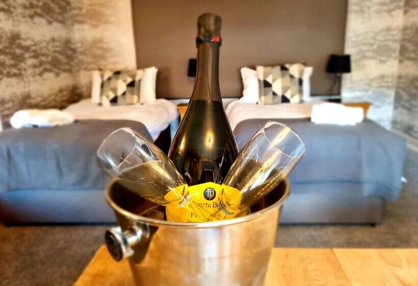 ホテル The Tower Gastro Pub & Apartments