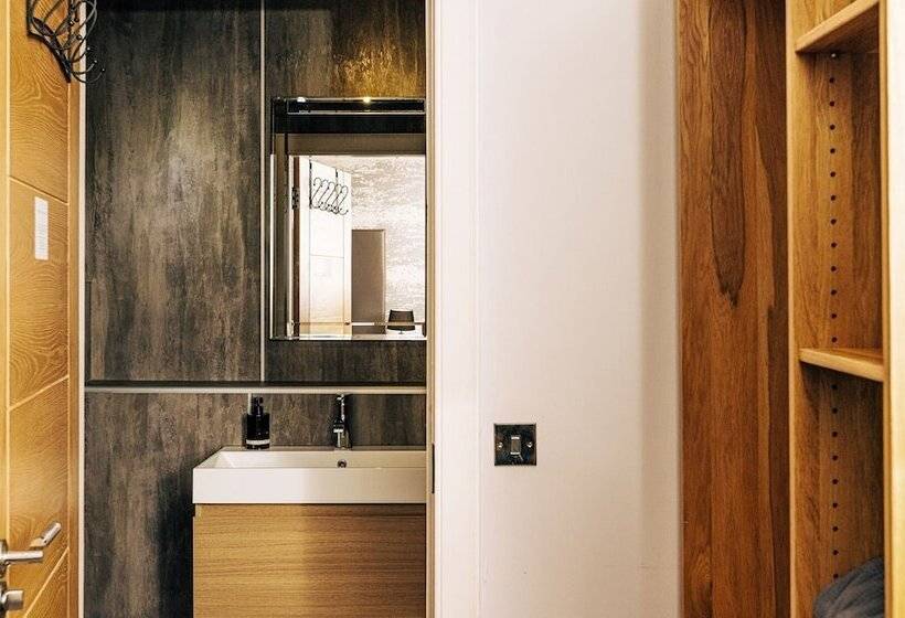 ホテル The Tower Gastro Pub & Apartments