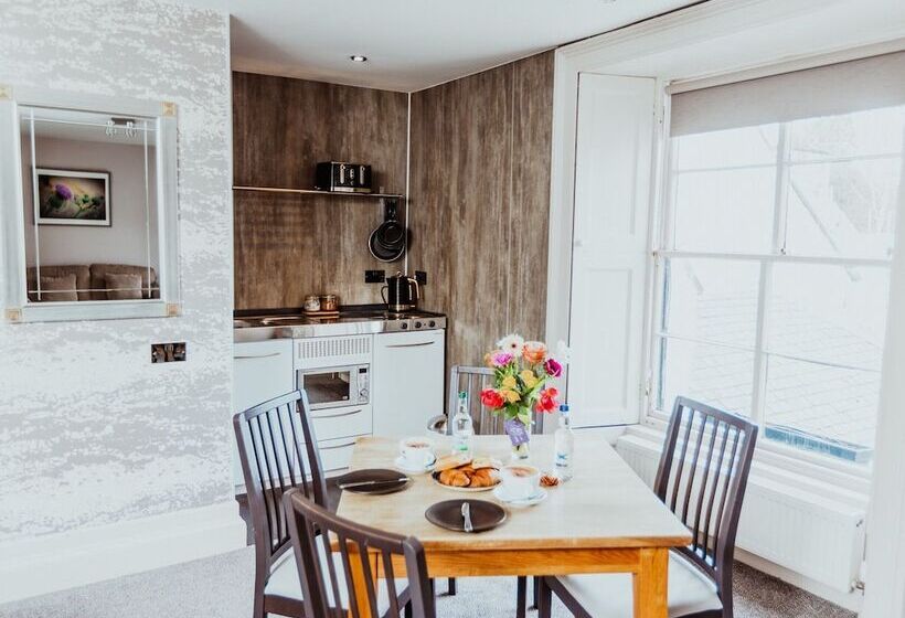 ホテル The Tower Gastro Pub & Apartments