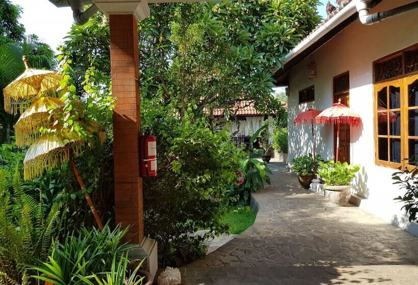 تختخواب و صبحانه Villa Lumbalumba Banyualit
