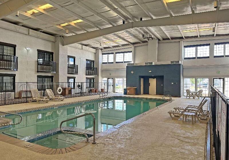 Отель Clarion Pointe Winslow I 40