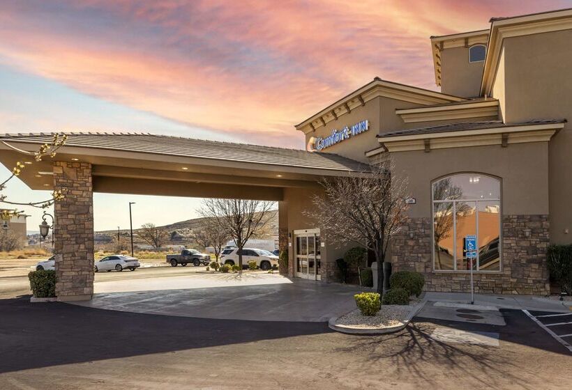 هتل Comfort Inn At Convention Center