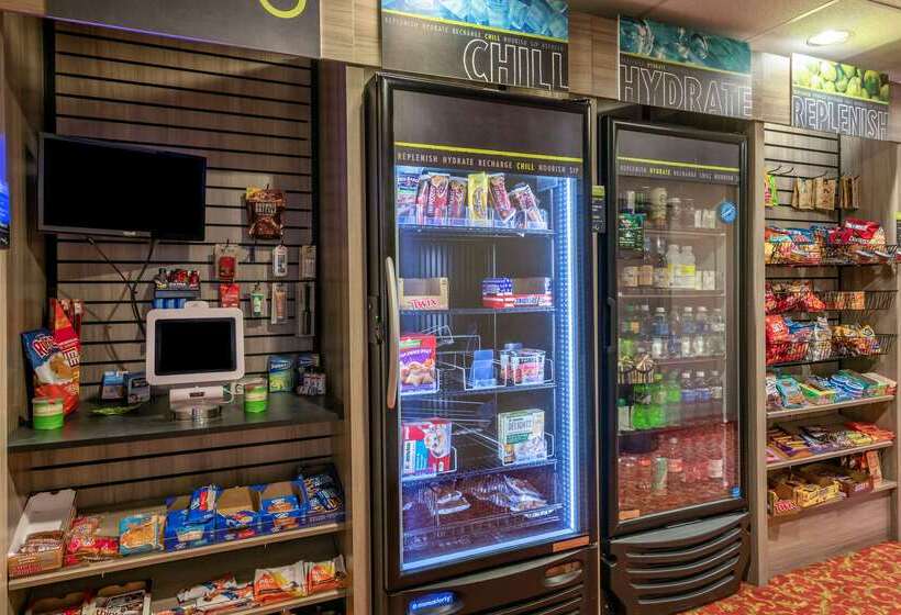 酒店 Comfort Inn & Suites St. Louiso Fallon