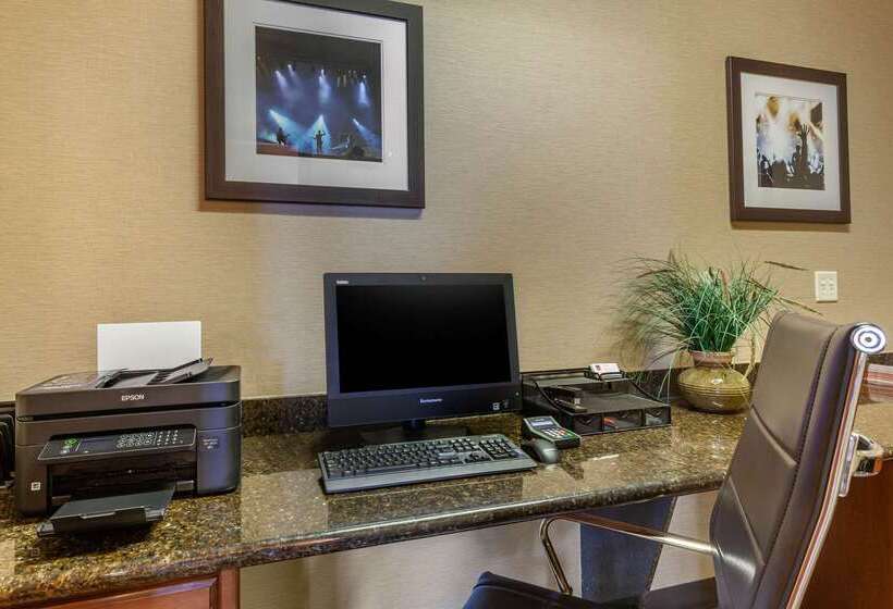 בית מלון כפרי Comfort Suites Glendale   State Farm Stadium Area