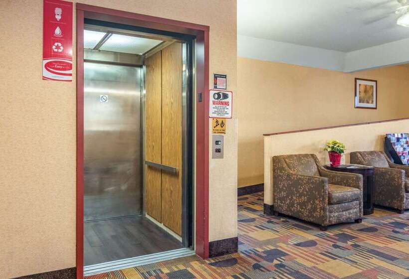 ホテル Econo Lodge Kent   Akron West