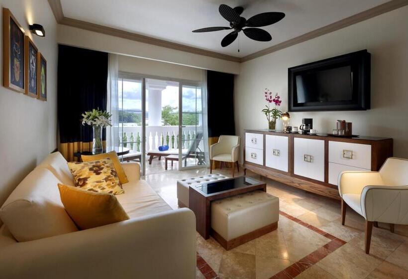 Grand Palladium Lady Hamilton Resort & Spa - All Inclusive