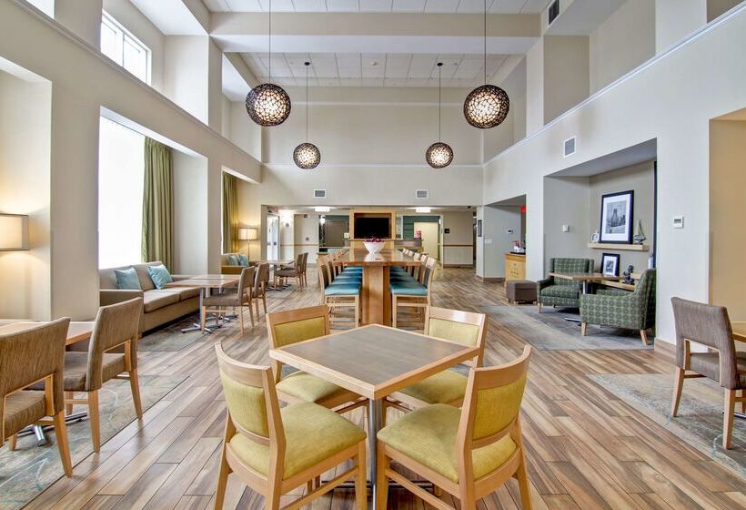 هتل Hampton Inn & Suites Saint John