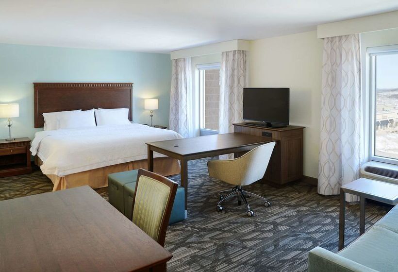 هتل Hampton Inn & Suites Saint John