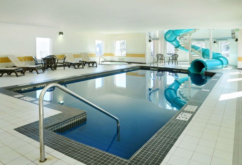 هتل Hampton Inn & Suites Saint John