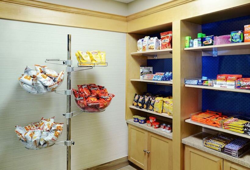 هتل Hampton Inn & Suites Saint John