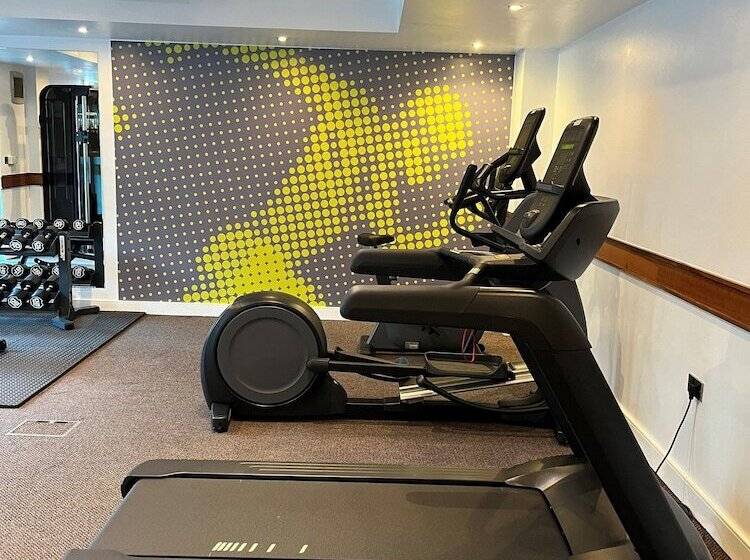 فندق Legacy Preston International