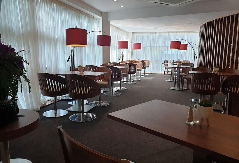 فندق Legacy Preston International