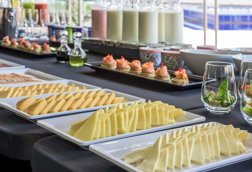 هتل NH Collection Medellin Royal