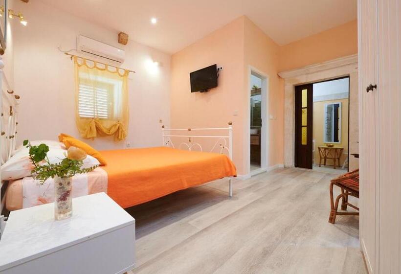 هتل Palace Derossi