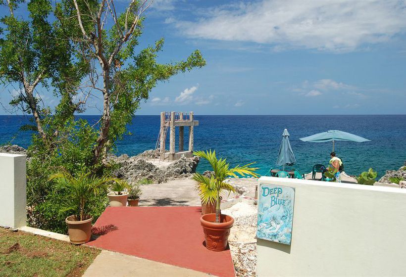 هتل Coral Seas Beach Resort