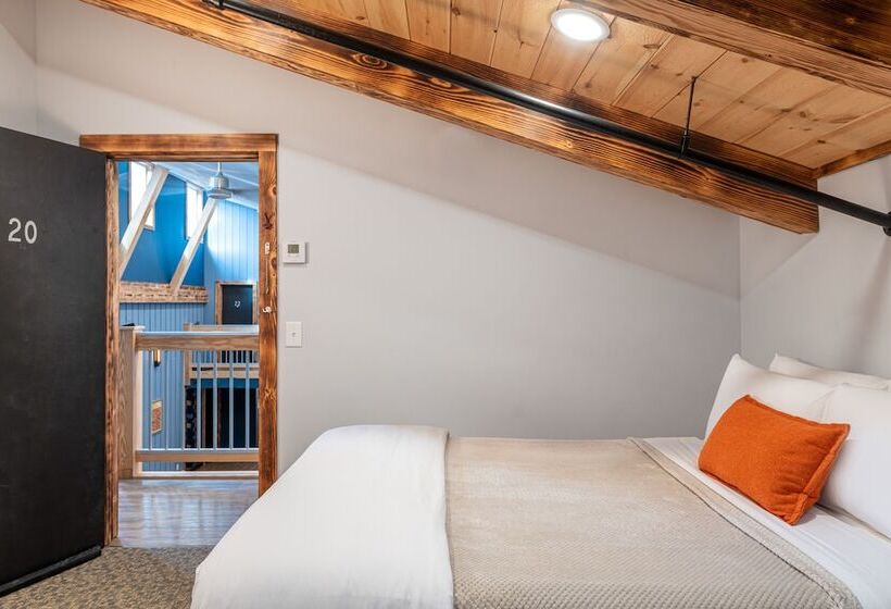 בית מלון כפרי Mad River Lodge