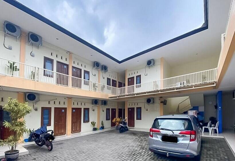 پانسیون Reddoorz Syariah @ Pahlawan Sidoarjo