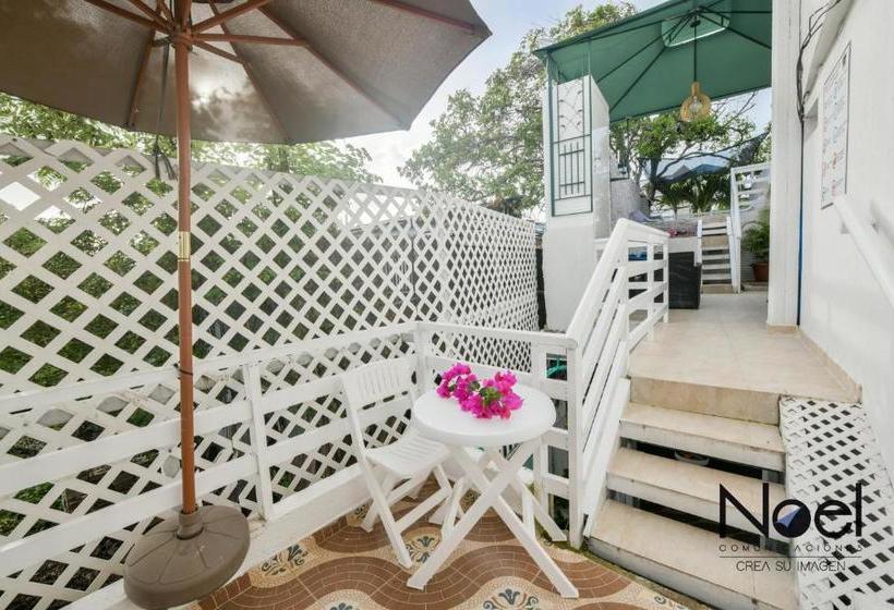 هاستل Posada J&j Forbes   1