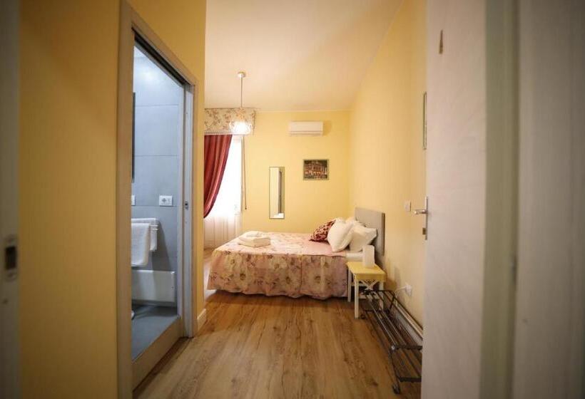 تختخواب و صبحانه Al Quadrato D Oro Rooms