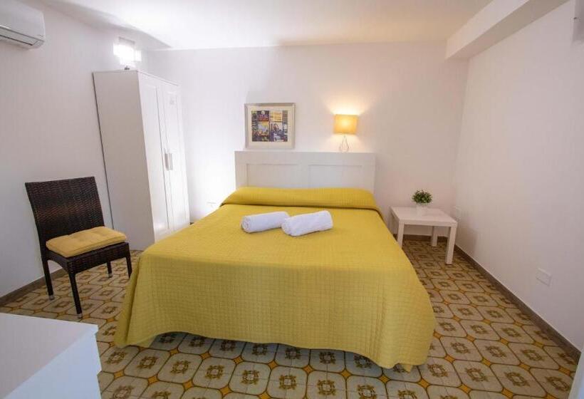 تختخواب و صبحانه Le Torrette Rooms And Apartments