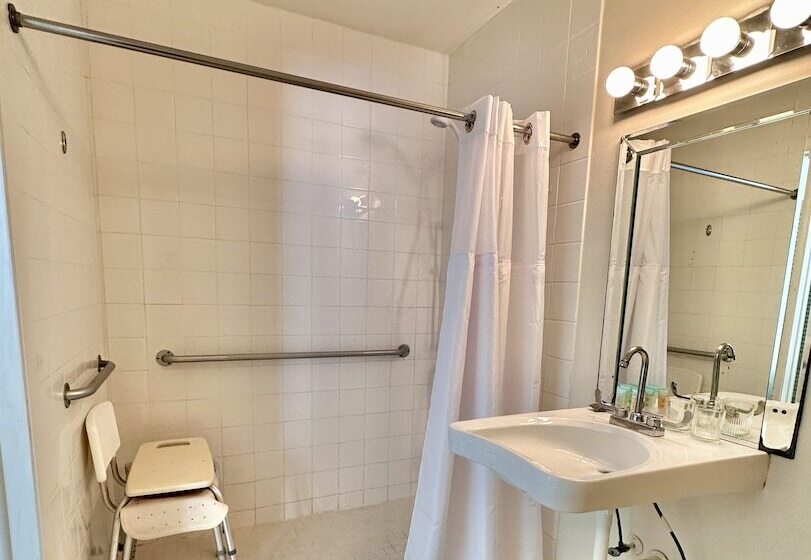 בית מלון כפרי Silver Sands Beach Resort