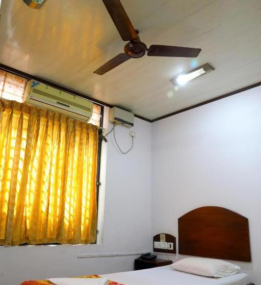 فندق Ramanilayam Tourist Home