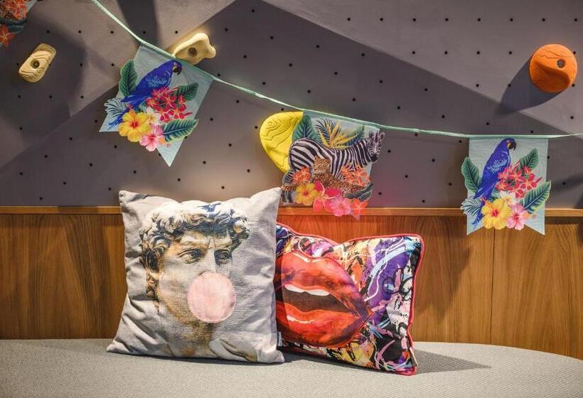 هتل Moxy Dresden Neustadt