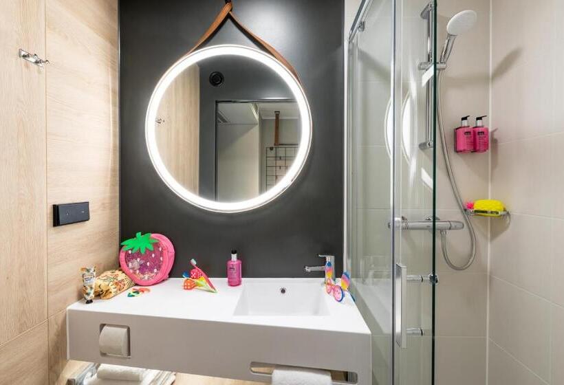 هتل Moxy Dresden Neustadt