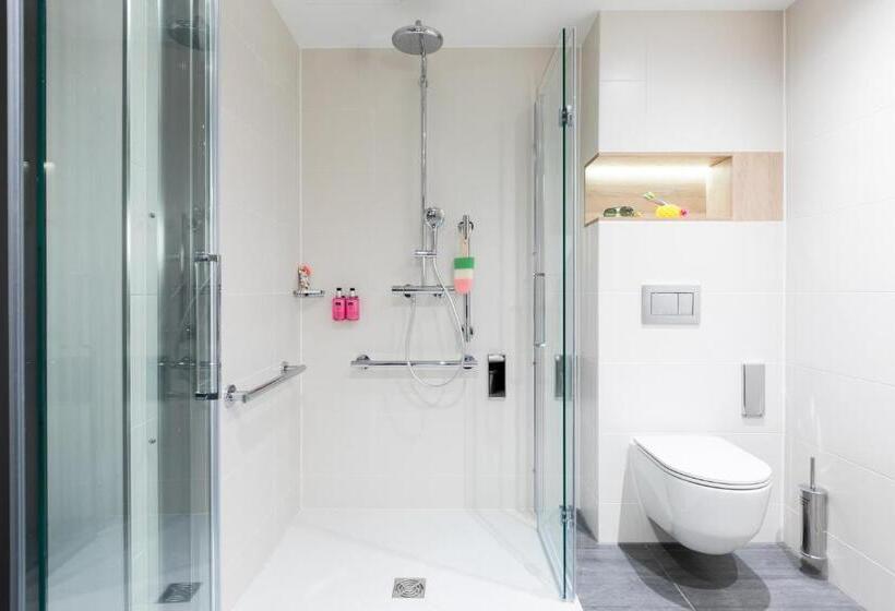 هتل Moxy Dresden Neustadt