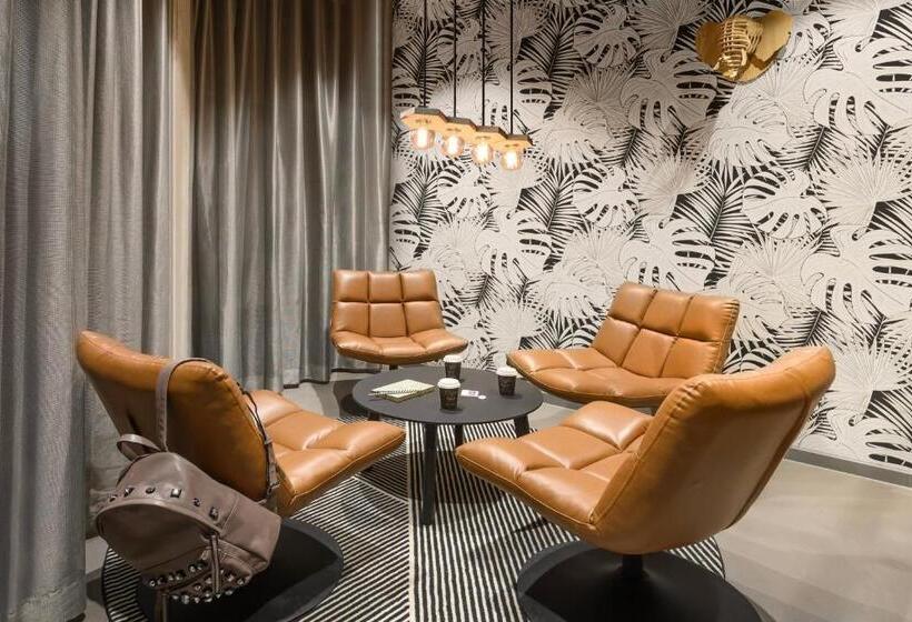 هتل Moxy Dresden Neustadt