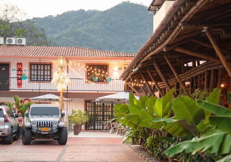 هتل Vanguardia Natural