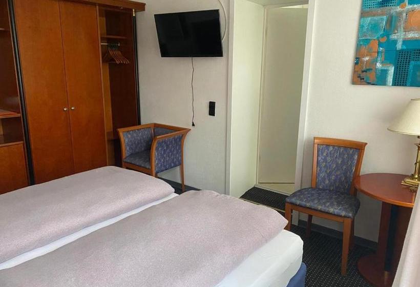 ペンション Cafe Moselterrasse