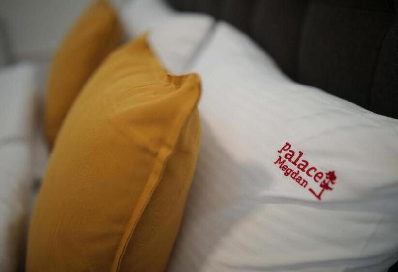 تختخواب و صبحانه Palace Megdan