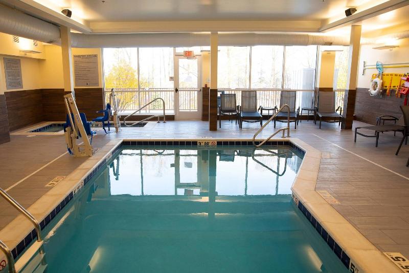 هتل Fairfield Inn & Suites Marquette