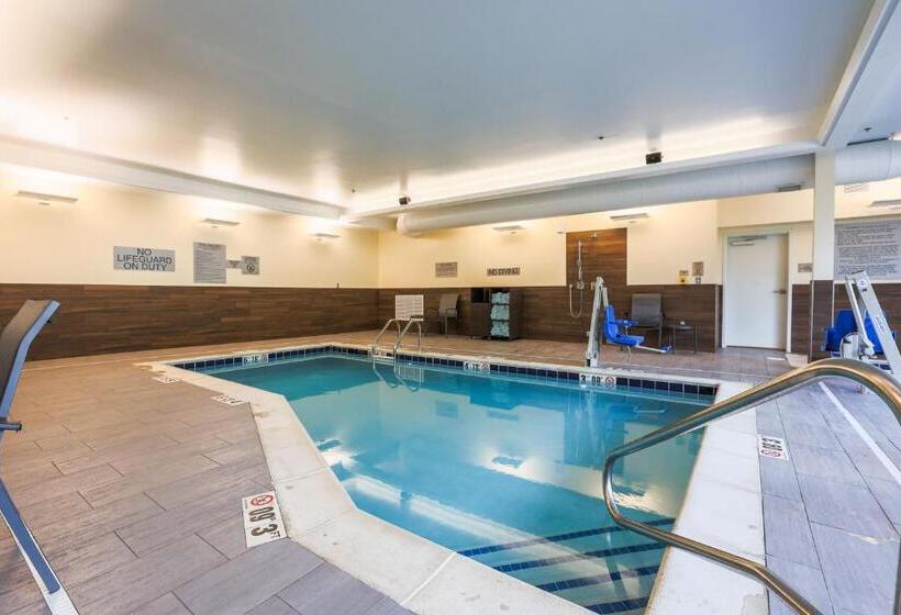 هتل Fairfield Inn & Suites Marquette