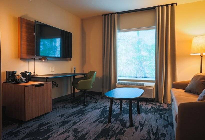 هتل Fairfield Inn & Suites Marquette