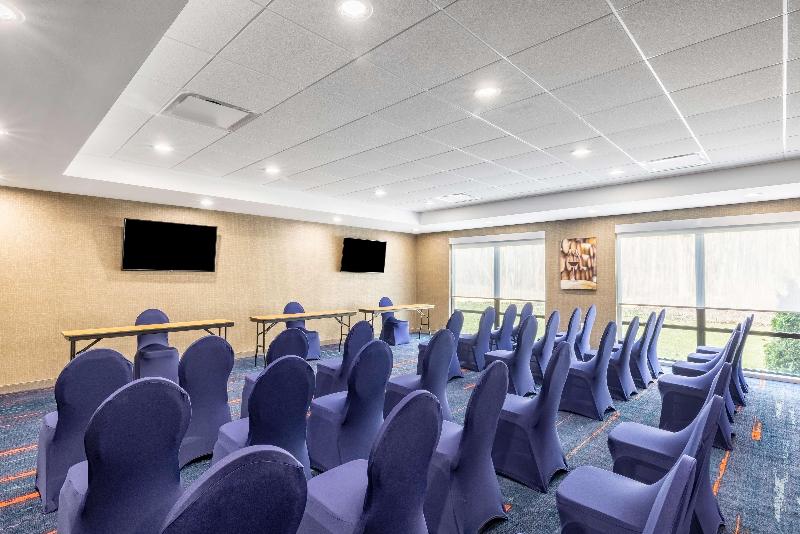 בית מלון כפרי Hampton Inn & Suites Benton Harbor