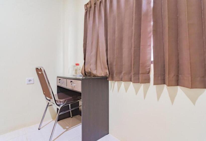 هتل Reddoorz Near Arka Sepinggan Airport Balikpapan