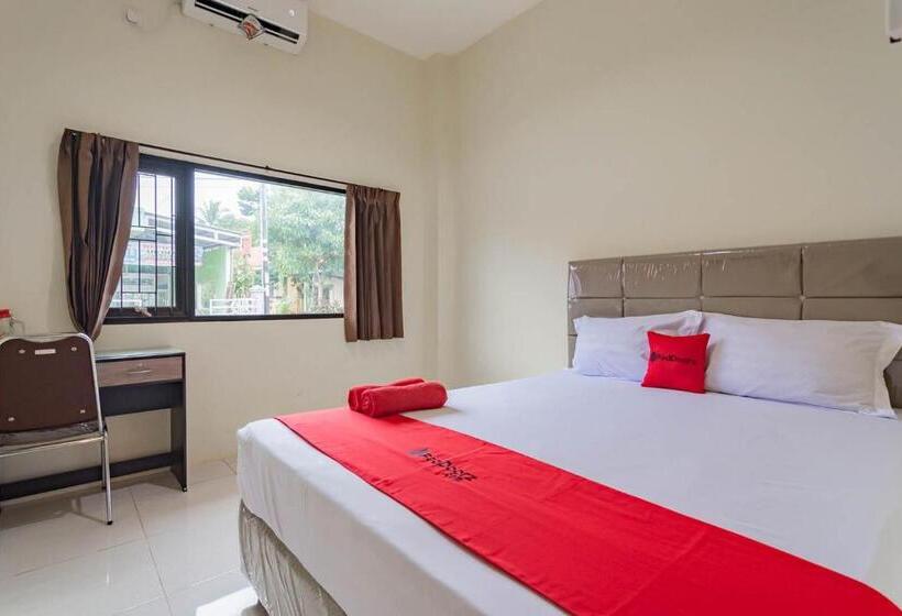 هتل Reddoorz Near Arka Sepinggan Airport Balikpapan