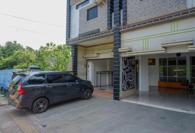 هتل Reddoorz Syariah Near Alun Alun Kajen