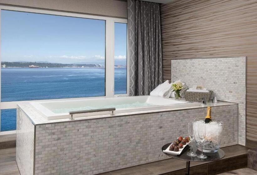 Silver Cloud Hotel Tacoma At Point Ruston Waterfront