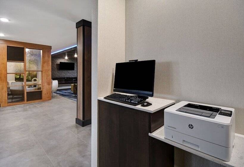 هتل Fairfield By Marriott Inn & Suites Grand Rapids Wyoming