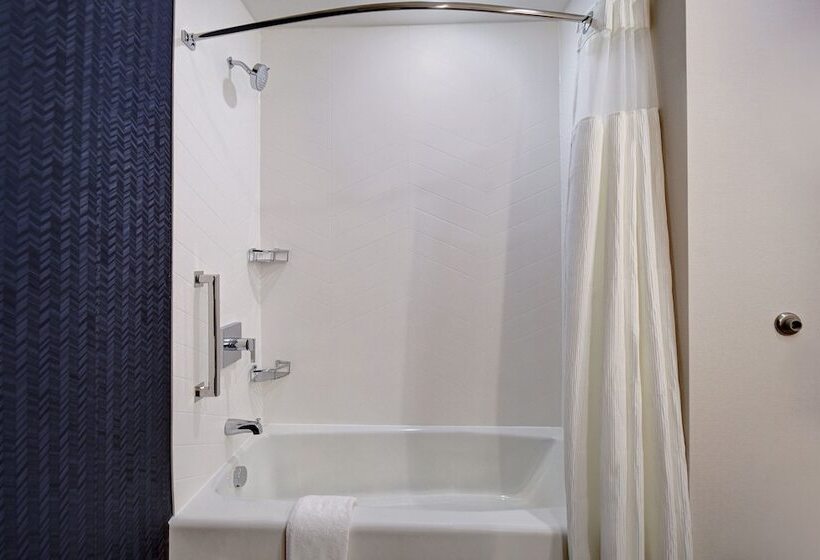 هتل Fairfield By Marriott Inn & Suites Grand Rapids Wyoming